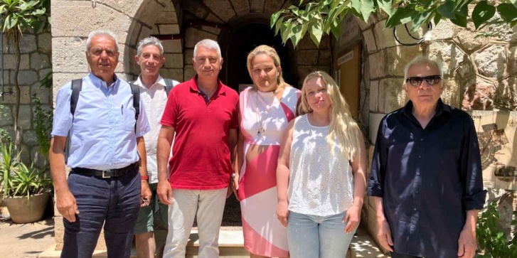 Σημεία της συνάντησης που πραγματοποιήθηκε στα γραφεία της Διεύθυνσης του Πεδίου του Άρεως μεταξύ του Περιβαλλοντικού Πολιτιστικού Συλλόγου «Επιμένουμε Πεδίο του Άρεως» και στελεχών της Περιφέρειας Αττικής για άμεσα και χρονίζοντα προβλήματα του Πεδίου του Άρεως,