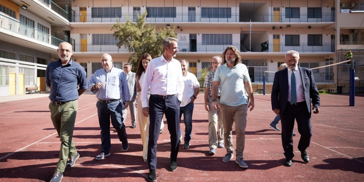 Επίσκεψη του Πρωθυπουργού Κυριάκου Μητσοτάκη στο 3ο γυμνάσιο Ζωγράφου στο πλαίσιο του προγράμματος "ΜΑΡΙΕΤΤΑ ΓΙΑΝΝΑΚΟΥ" Δευτέρα 25 Αυγούστου 2025 (ΔΗΜΗΤΡΗΣ ΠΑΠΑΜΗΤΣΟΣ/ΓΡΑΦΕΙΟ ΤΥΠΟΥ ΠΡΩΘΥΠΟΥΡΓΟΥ/EUROKINISSI)