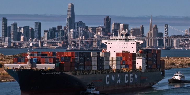 container ship approaching port of Oakland