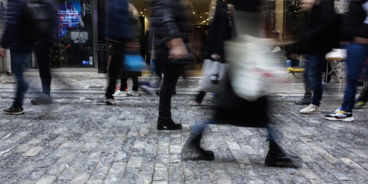 Στιγμιότυπο από τον πεζόδρομο της οδού Ερμού, στην Αθήνα, Κυριακή 21 Δεκεμβρίου 2025. (ΔΑΝΑΗ ΔΑΥΛΟΠΟΥΛΟΥ/EUROKINISSI)