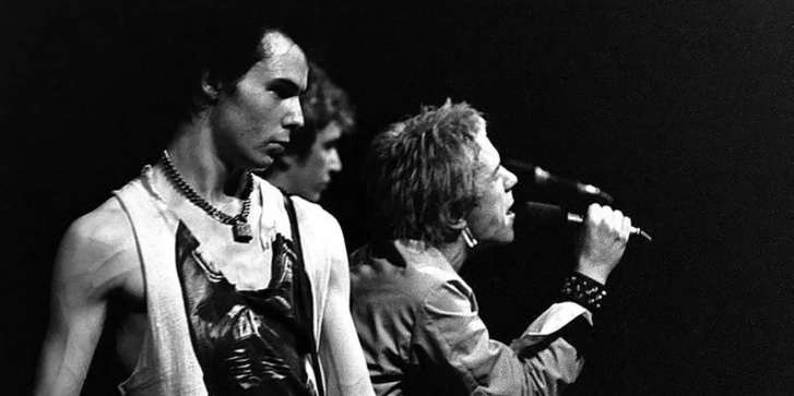 Οι Sex Pistols στη Νορβηγία το 1977. Αριστερά, ο μπασίστας Σιντ Βίσιους.
