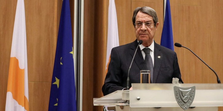 Στις 25 Ιανουαρίου 2023, ο Πρόεδρος της Κύπρου Νίκος Αναστασιάδης μίλησε κατά τη διάρκεια εκδήλωσης προς τιμήν των βετεράνων που έλαβαν μέρος στη διακοινοτική σύγκρουση του 1963-1964, στο Συνεδριακό Κέντρο «Φιλοξενία» στην πρωτεύουσα Λευκωσία. (Φωτογραφία: Ανδρέας Λουκαΐδης / PIO / AFP) 