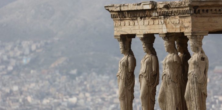 Άποψη των Καρυάτιδων του Ερεχθείου στην Ακρόπολη, στις 7 Ιανουαρίου 2026. [Jakub Porzycki/NurPhoto μέσω AFP]