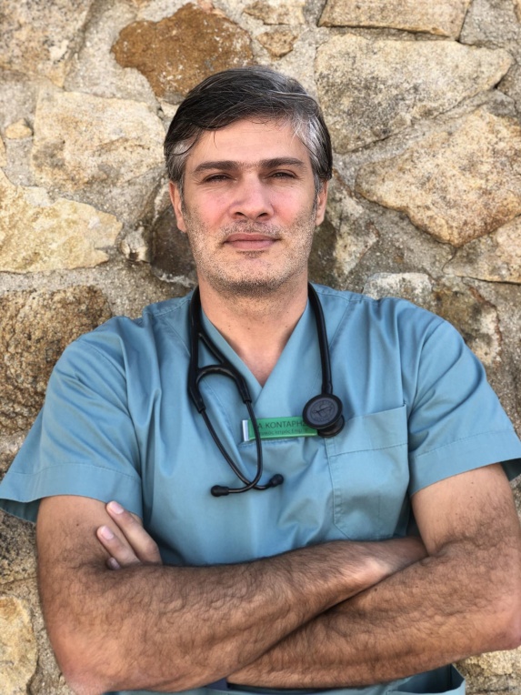 Ο γιατρός Θανάσης Κοντάρης από τη Σέριφο.