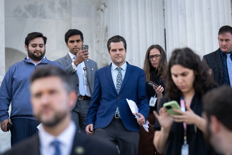 Ο βουλευτής Ματ Γκέιτζ αποχωρεί από το Καπιτώλιο των ΗΠΑ μετά την απομάκρυνση του προέδρου της Βουλής των Αντιπροσώπων Κέβιν ΜακΚάρθι από τη θέση του, στις 3 Οκτωβρίου 2023 στην Ουάσινγκτον. [Drew Angerer/GETTY IMAGES NORTH AMERICA/Getty Images via AFP]