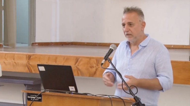 Ο Θοδωρής Πολενάκης σε ομιλία του περασμένου Οκτωβρίου με τίτλο «Το εύθραυστο τοπίο της Σίφνου, το περιβάλλον και οι επαγγελματίες της Σίφνου».