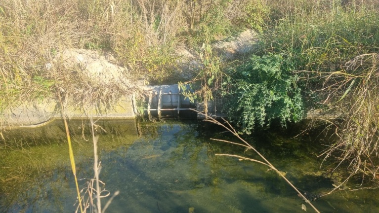Αρδευτικό κανάλι σε χωράφι της Ξάνθης.