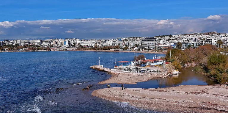 Η περιοχή των εκβολών του ρέματος Τραχώνων με το «Μικρό Λιμανάκι».