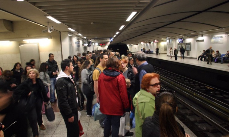 κοσμος Σύνταγμα αποβάθρα μετρό