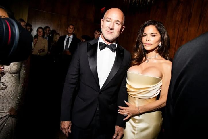 Someone Has to Be Happy. Why Not Lauren Sánchez Bezos?