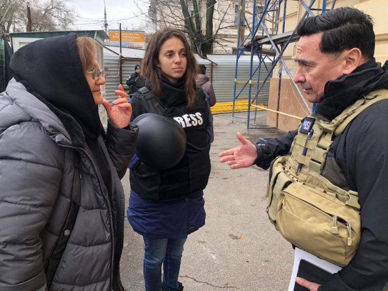 Η Αλίνα Ντοτσένκο στα αριστερά της φωτογραφίας. alinadotsenko.jpeg