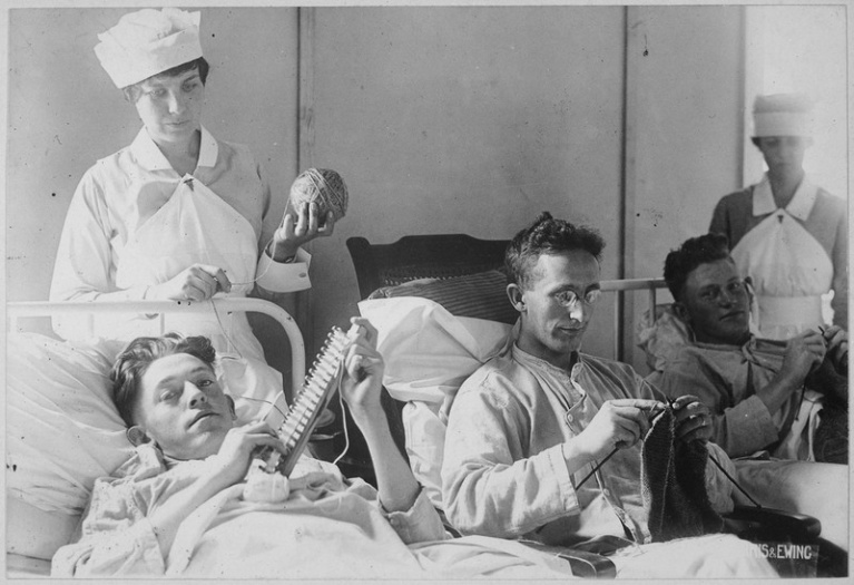 bed-ridden_soldiers_knit_during_world_war_one._national_archives165-ww-265b17_.jpg