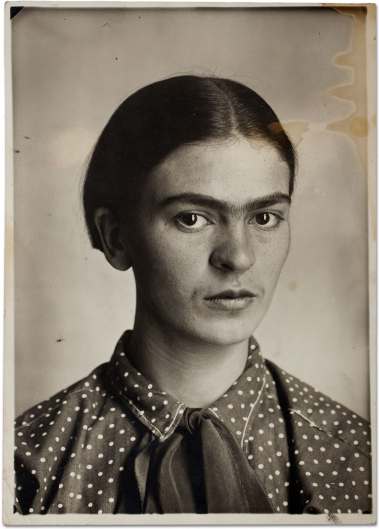 frida-kahlo-c.-1926.jpg