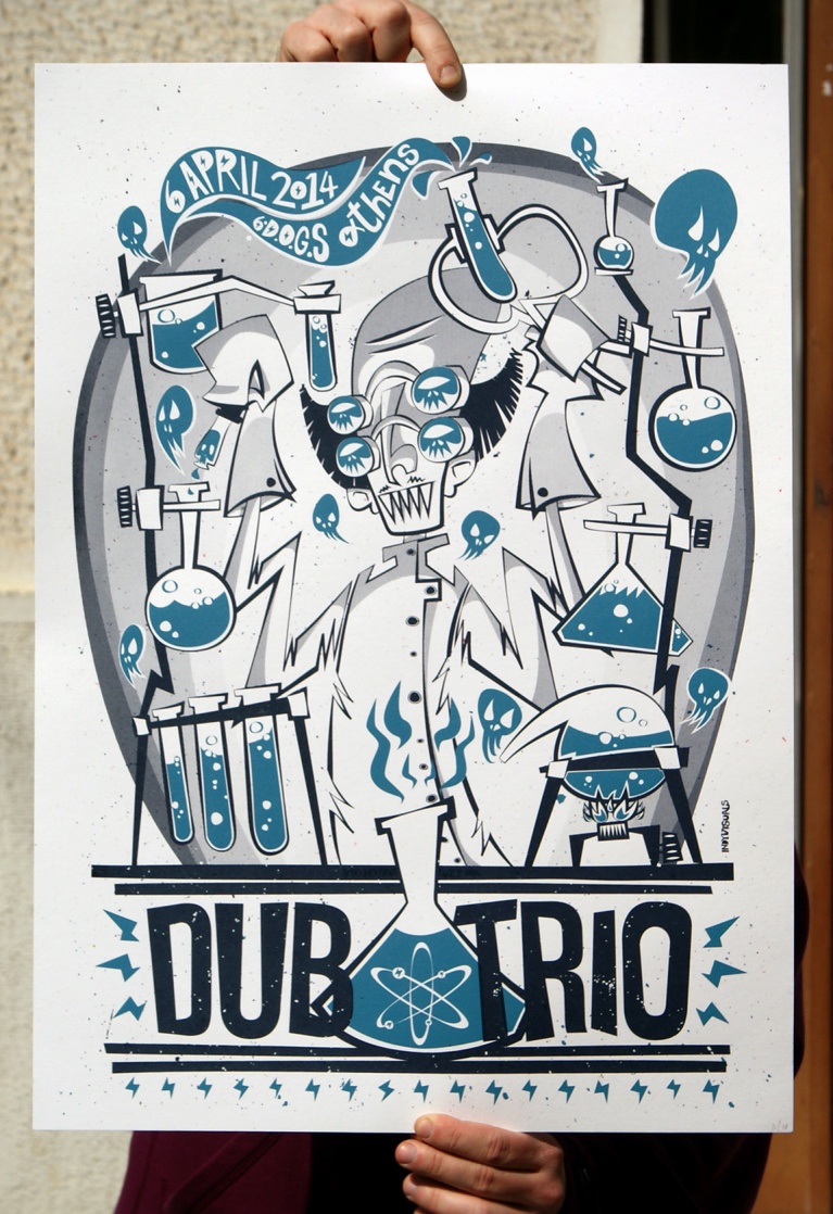 Πόστερ-μεταξοτυπία για τους Dub Trio από τον Κωνσταντίνο Κουνάδη, τυπωμένο από τους Fuzz Ink. kounadis-dubtrio.jpg