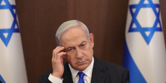 Ο Ισραηλινός πρωθυπουργός Βενιαμίν Νετανιάχου συμμετέχει στην εβδομαδιαία συνεδρίαση του υπουργικού συμβουλίου στο γραφείο του στην Ιερουσαλήμ, στις 25 Ιουνίου 2023. [ABIR SULTAN / POOL / AFP]