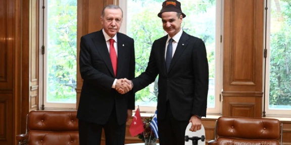 Μητσοτάκης σκέιτερ με Έρντογαν