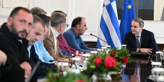 Συνάντηση του Πρωθυπουργού Κυριάκου Μητσοτάκη με δεκαπέντε (15) εκπροσώπους των αγροτικών μπλόκων στο Μέγαρο Μαξίμου, Τρίτη 13 Φεβρουαρίου 2024.