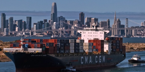 container ship approaching port of Oakland