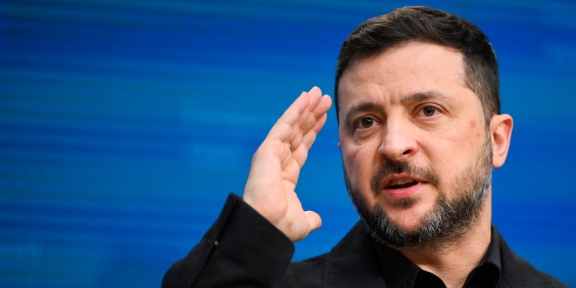 Ο Πρόεδρος της Ουκρανίας Βολοντίμιρ Ζελένσκι μιλάει στον Τύπο κατά τη διάρκεια της συνάντησης του Ευρωπαϊκού Συμβουλίου.