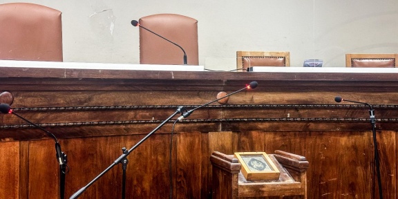 Αίθουσα δικαστηρίου στην Ευελπίδων. [Δήμητρα Κούτρα Toklik/Eurokinissi]