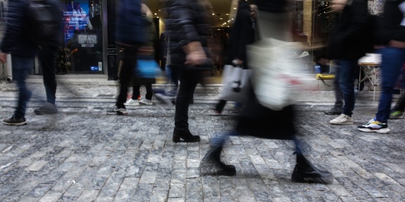 Στιγμιότυπο από τον πεζόδρομο της οδού Ερμού, στην Αθήνα, Κυριακή 21 Δεκεμβρίου 2025. (ΔΑΝΑΗ ΔΑΥΛΟΠΟΥΛΟΥ/EUROKINISSI)