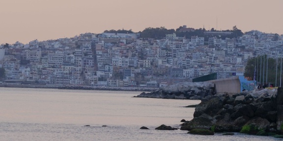 Το Παλιό Φάληρο ήταν η περιοχή που επλήγη περισσότερο από την ύποπτη μυρωδιά. [Photo by GIANNIS ALEXOPOULOS / NURPHOTO / NURPHOTO VIA AFP]