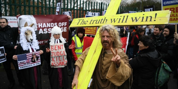 ceassange000_1p93f1.jpg