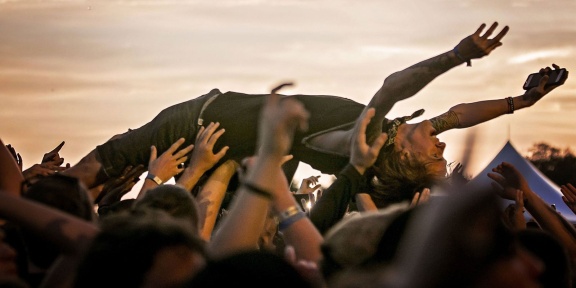 crowd2.jpg
