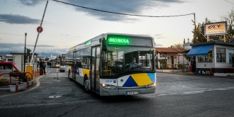 Λεωφορείο βγαίνει από το αμαξοστάσιο της ΟΣΥ στην οδό Π.Ράλλη στο Ρέντη. [Τατιάνα Μπόλαρη/Eurokinissi]